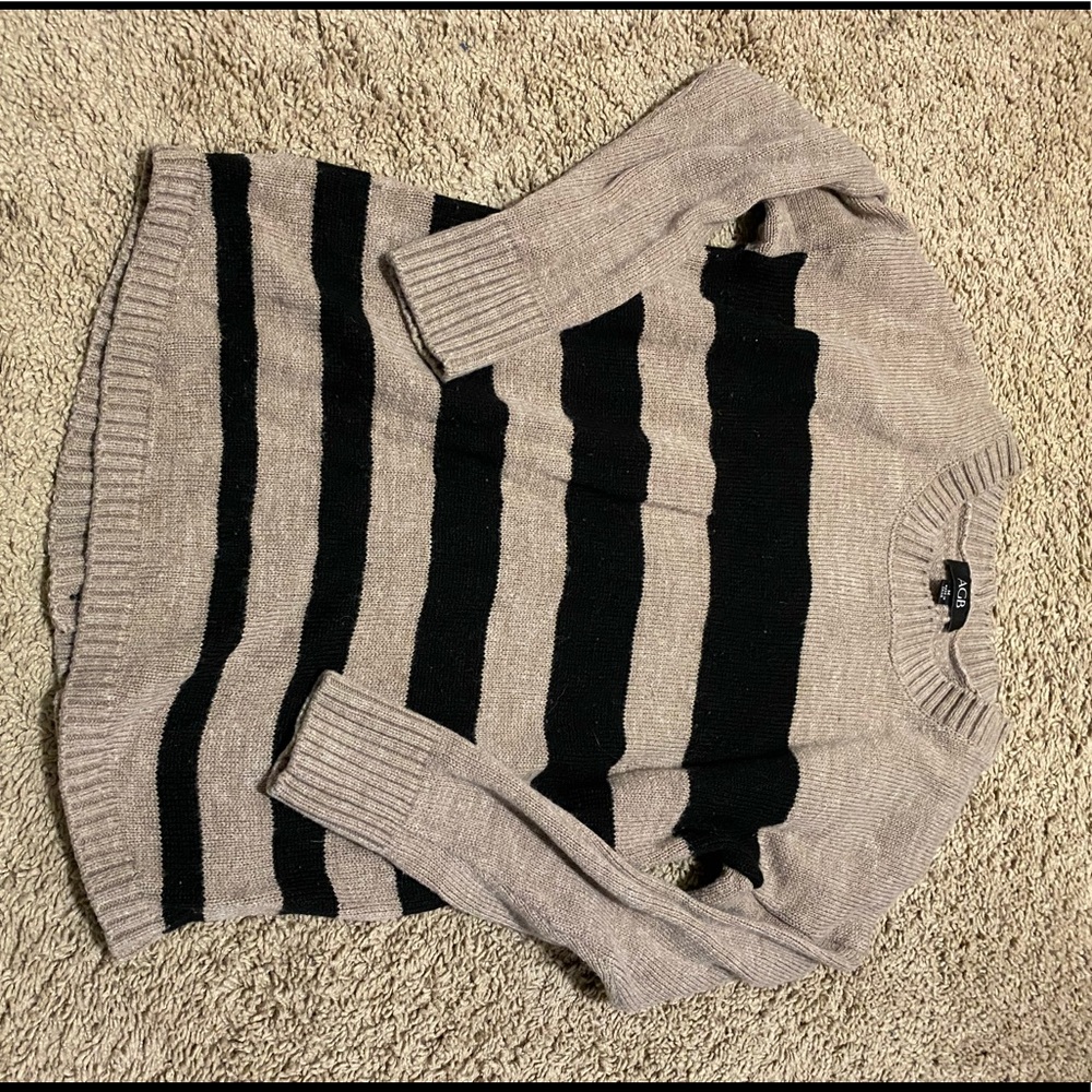 Sweater - Picture 2 of 3